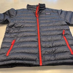Like new barely worn. Boys Patagonia puffer jacket